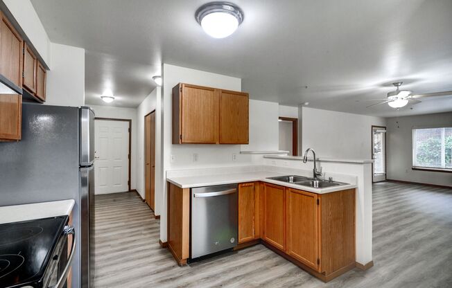 2 beds, 2 baths, 1,060 sqft, $2,050, Unit F106