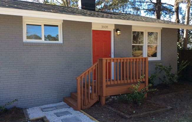 Coming Soon! Charming 2Bed/1Bath Triplex in North Raleigh!