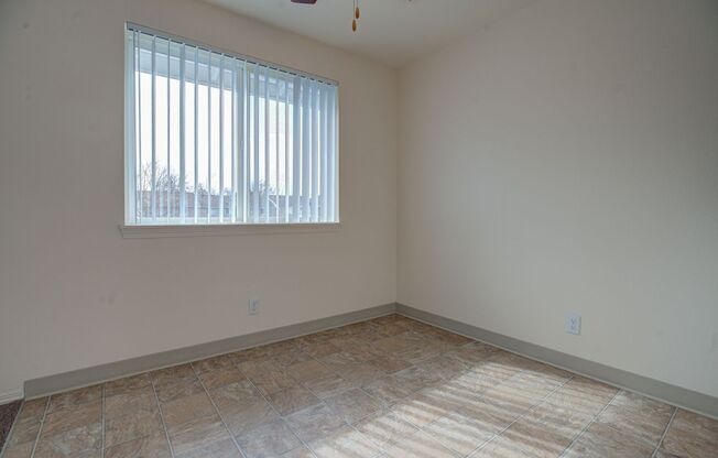 2 beds, 1 bath, 856 sqft, $1,290, Unit 269-36