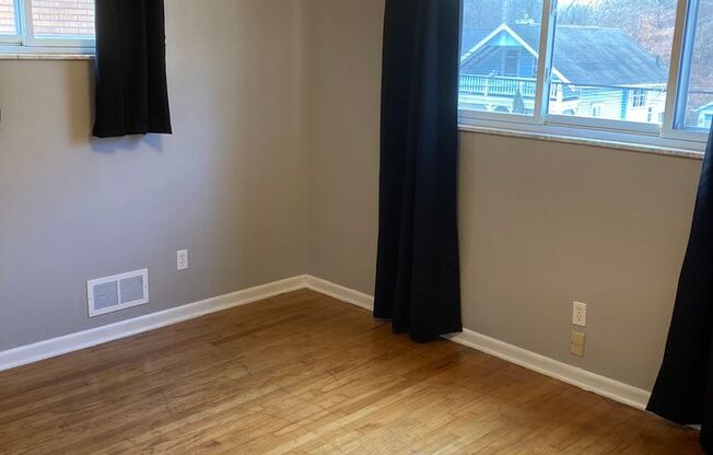 3 beds, 1 bath, $1,195