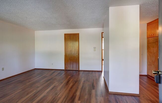 2 beds, 1 bath, 600 sqft, $1,330, Unit 14