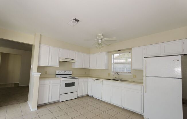 Cozy and clean 3 bedroom 2 bath townhouse!
