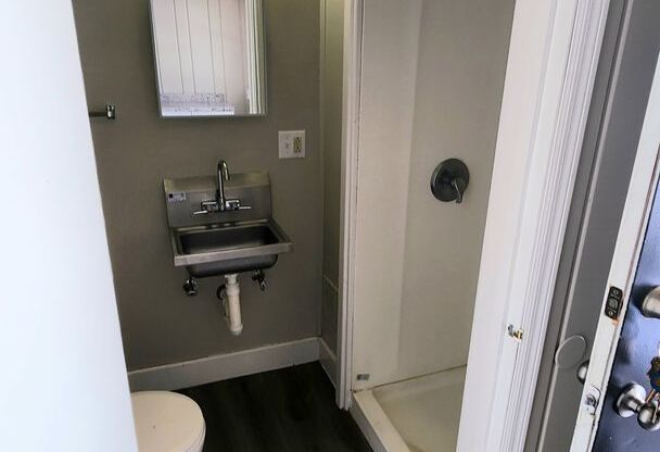 Studio, 1 bath, $650, Unit #25