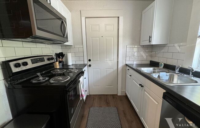 Studio, 1 bath, $1,200, Unit 311 W State St, #4