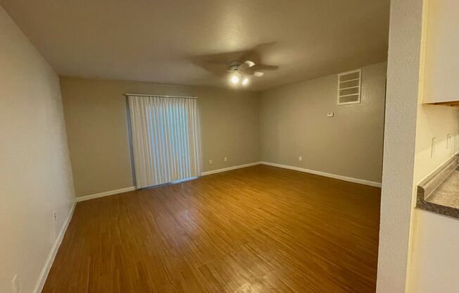 1 bed, 1 bath, 592 sqft, $999, Unit 298