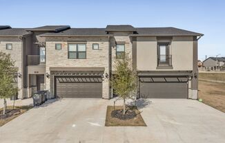 Gorgeous 3 Bed, 3.5 Bath Townhome in South College Station!