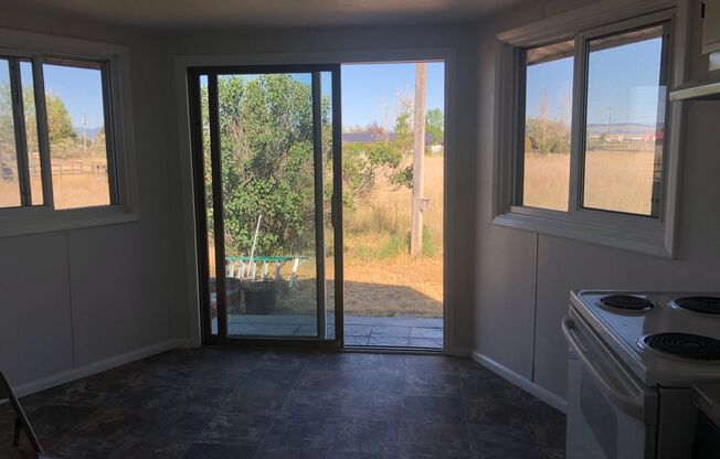 2 beds, 1 bath, $1,600