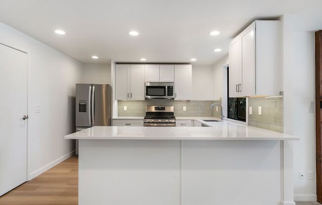 A Spacious Home in the Prestigious Sahalee Neighborhood with 2 Bed plus den and 2 Bath
