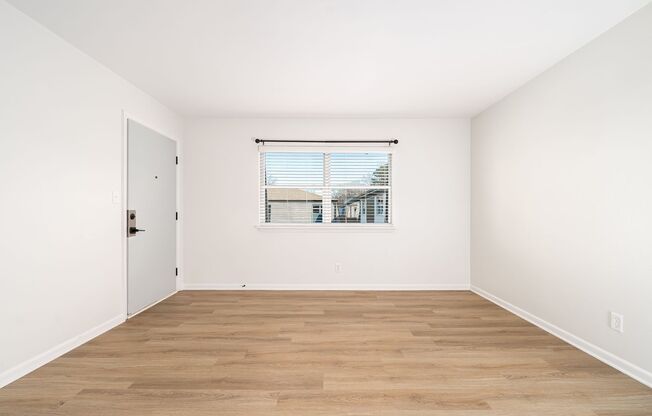 1 bed, 1 bath, 700 sqft, $1,199, Unit 711 E Leicester Ave - Unit B05