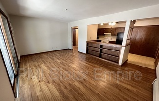 905 W 18 ST