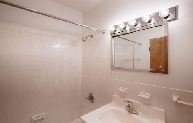 Studio, 1 bath, 422 sqft, $875, Unit 302