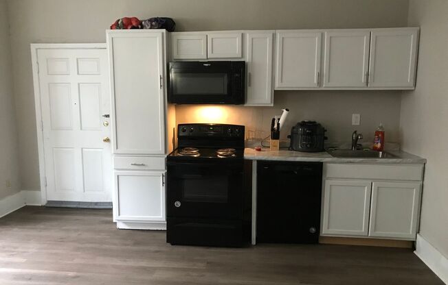 4 beds, 1 bath, $3,200, Unit #01