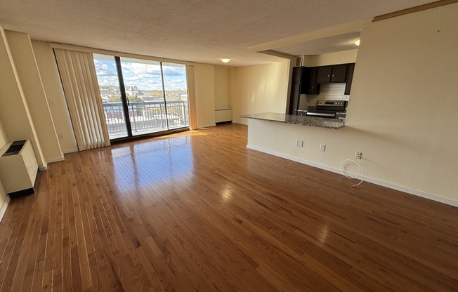 60 Longwood Ave Apt 710