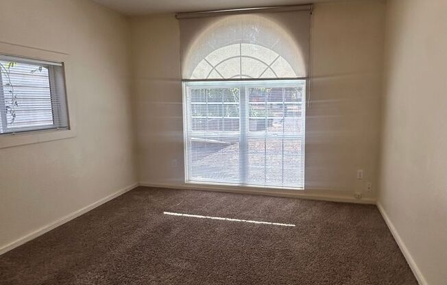 Berg- TriPlex on Lee St SE #10095