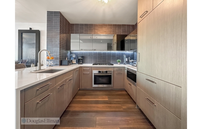 2 beds, 1 bath, 940 sqft, $6,500, Unit 11K