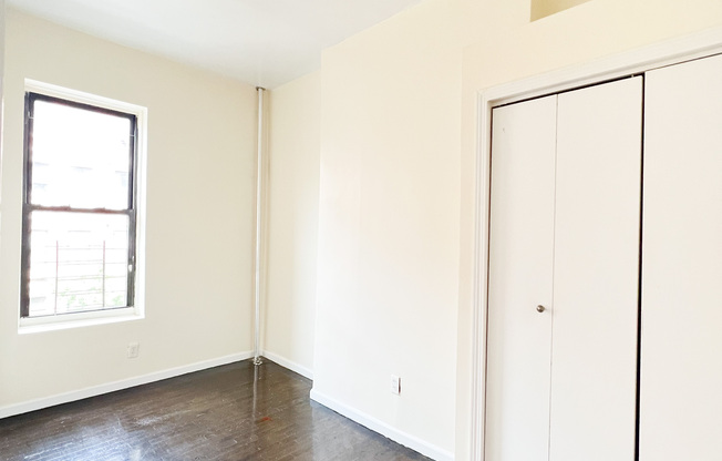 2 beds, 1 bath, $2,650, Unit 3-D