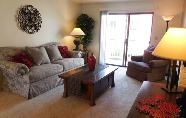 2 beds, 1.5 baths, 920 sqft, $1,729, Unit B203