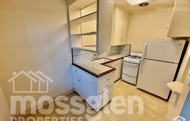 Welcome to 2715 O Street #7 - A spacious, upstairs 1-bedroom unit is available for rent in the heart of Midtown! Unit 7 features an unmatched location, within walking distance of shops, breweries, cafes, parks, and Sutter Medical Center.