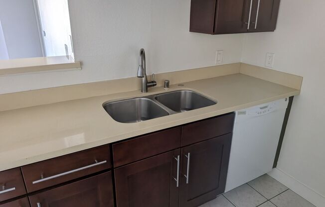 1 bed, 1 bath, 608 sqft, $1,585, Unit 214