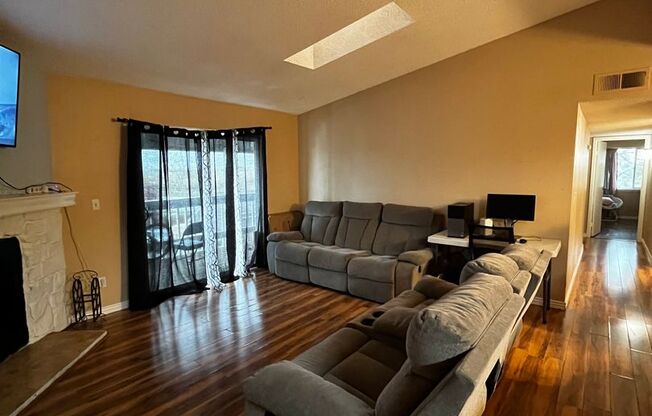 Large 3-bedroom 2 Bathroom in Robinwood!