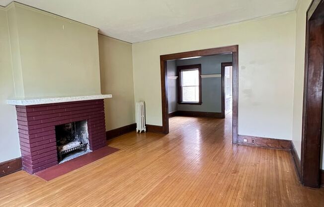 4 beds, 1 bath, $1,775, Unit 1732 E 5th Street