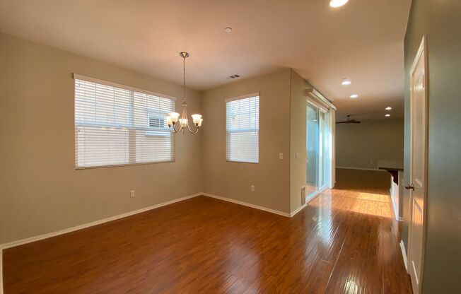 Beautiful 5 Bedroom/3 Bath Oceanside Home in Dixie Village