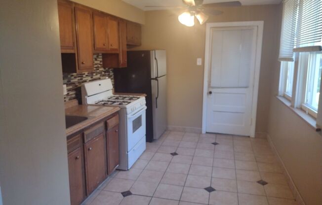 1 bed, 1 bath, 1,000 sqft, $995, Unit #2