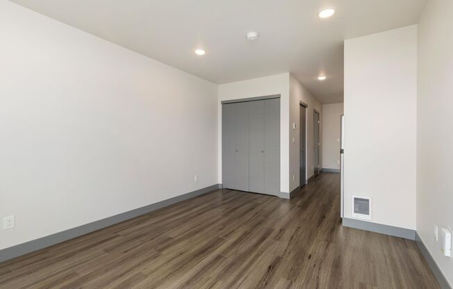 Studio, 1 bath, 288 sqft, $1,395, Unit 416