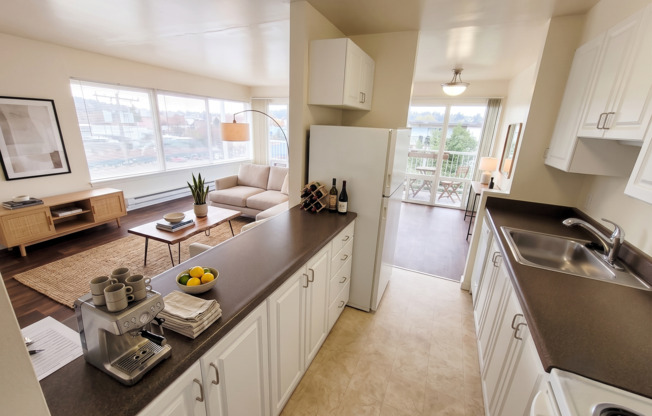 2 beds, 1 bath, 820 sqft, $2,995, Unit R-404