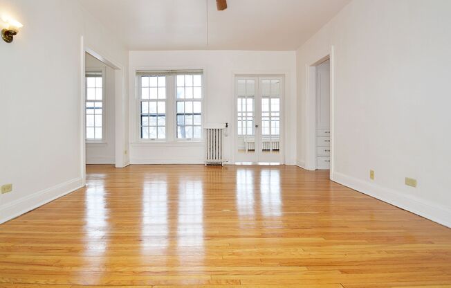 2 beds, 1 bath, 816 sqft, $1,320, Unit 24 - 215