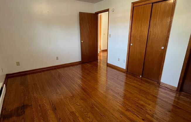 2 beds, 1 bath, 903 sqft, $1,290, Unit E-6