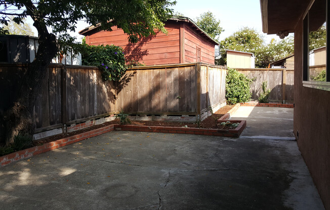 3 beds, 2 baths, $3,300