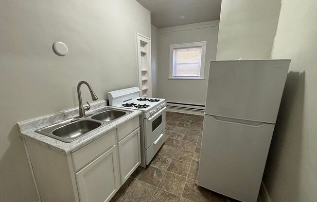 1 bed, 1 bath, $795, Unit Unit 2