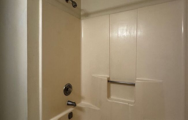 1 bed, 1 bath, 645 sqft, $1,075, Unit 405