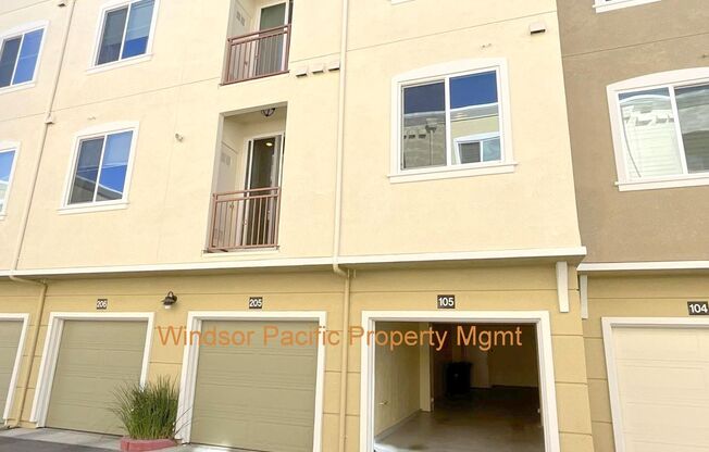 3 beds, 2 baths, $2,975, Unit UNIT 105