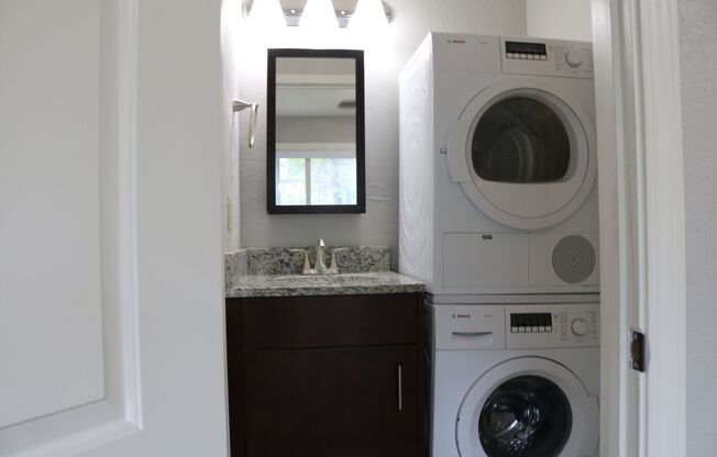 2 beds, 1 bath, 825 sqft, $1,170, Unit 3901 #05