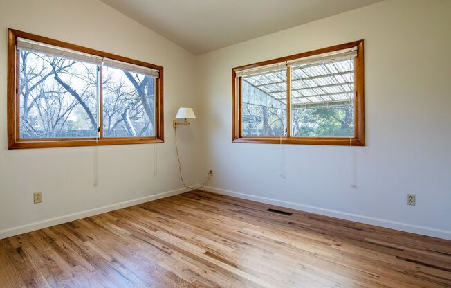 Charming 4 bed, 2 bath Mid-Century Modern Home! Available NOW!