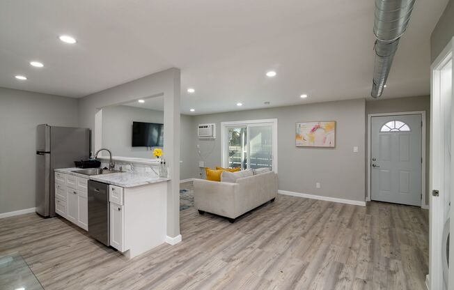 2 beds, 2 baths, 959 sqft, $1,950