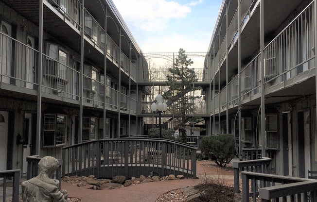 2 beds, 1 bath, 650 sqft, $1,895, Unit 680-217