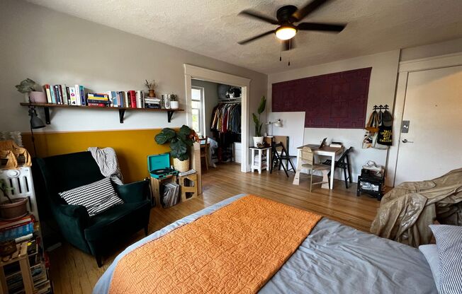 Studio, 1 bath, 300 sqft, $1,435, Unit Unit 415
