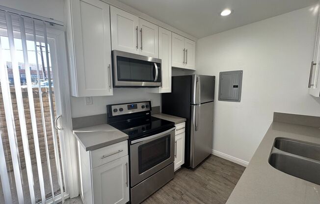 2 beds, 1.5 baths, 1,100 sqft, $2,745, Unit 31