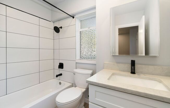 2 beds, 1 bath, 800 sqft, $2,145, Unit 333