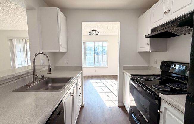 1 bed, 1 bath, 674 sqft, $1,550, Unit O202