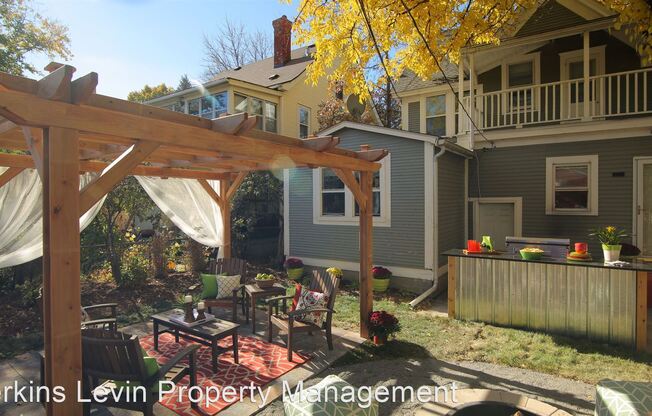 2521 Dupont Ave S