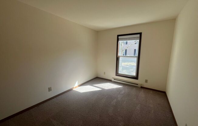 2 beds, 1 bath, 965 sqft, $1,715, Unit 7733CA