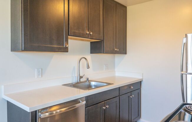 2 beds, 1 bath, $2,599, Unit Meadowsweet - Unit J