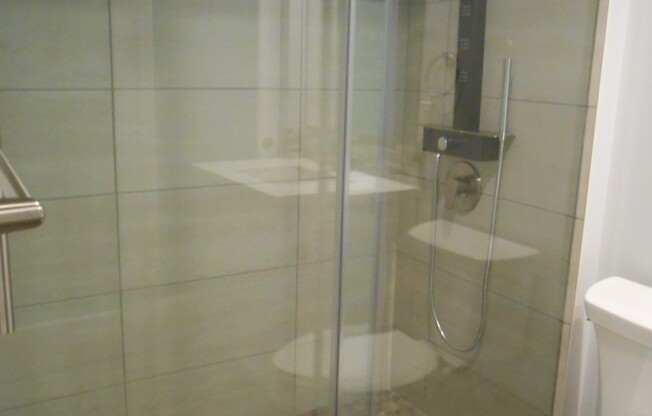 Studio, 1 bath, 585 sqft, $1,660, Unit 306