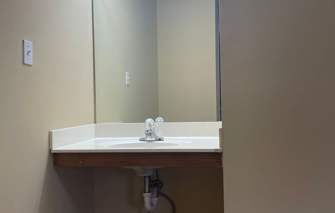 2 beds, 2 baths, 1,100 sqft, $875, Unit C7