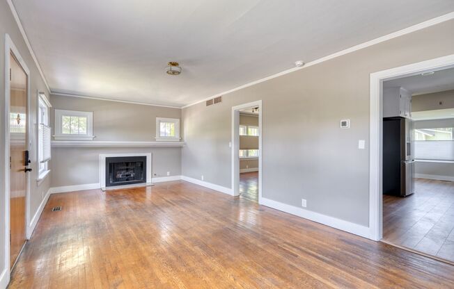 Charming remodeled craftsman blocks away from Drake Park
