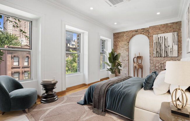 328 W 46 ST